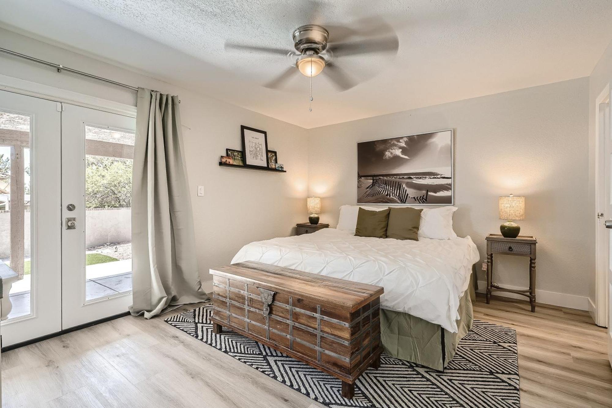Lux Life! Location For Business Or Play! *